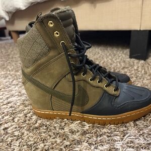 Nike Dunk Sky Hi Hidden Wedge Shoes H2O Repel Women's Size 7 Sneakerboot